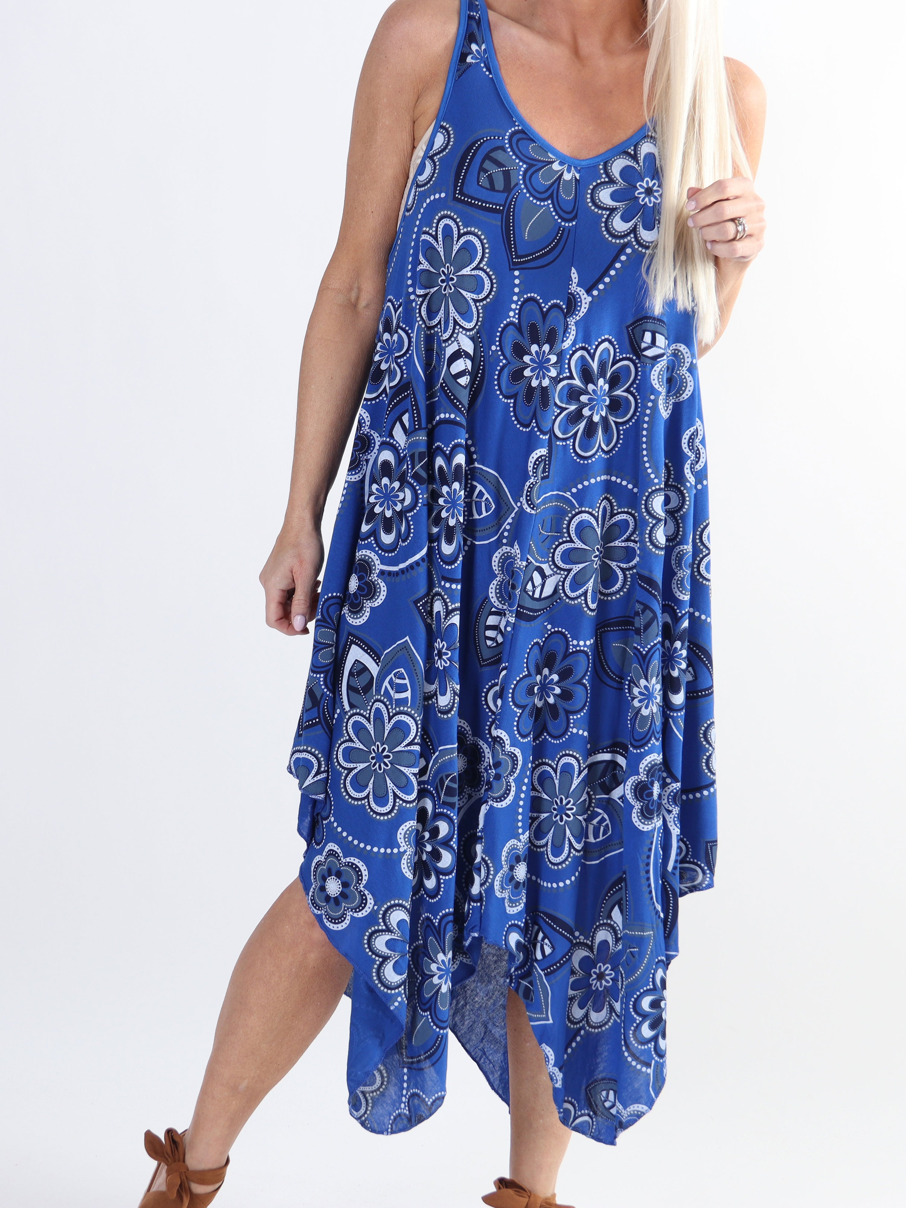 Veronica Flower - Plus size kjole med blomsterprint og brede stropper